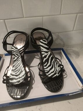 Black Strappy Zebra Insole Women's Sandals